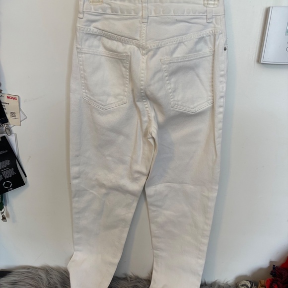 Size 25 white jeans - Picture 3 of 3